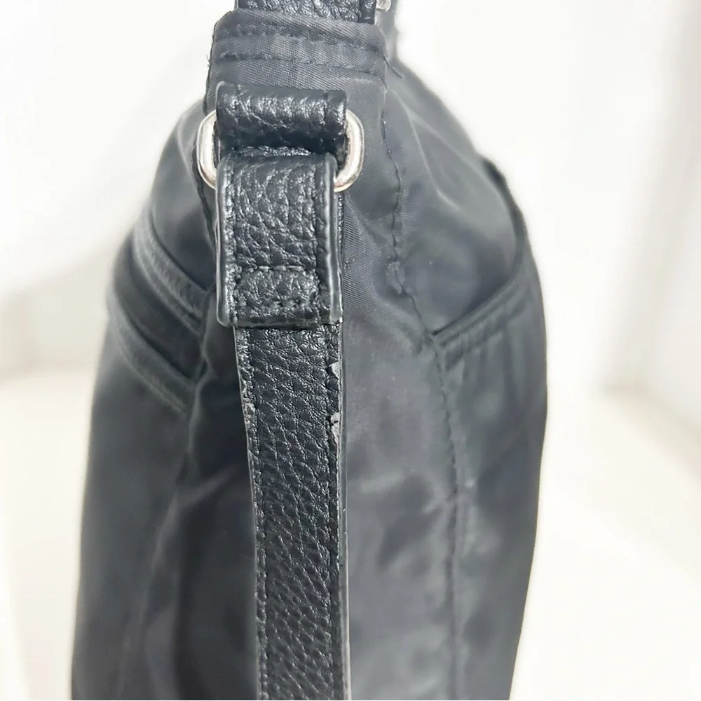 Thirty-One Gifts Black Nylon Crossbody Bag Multiple Zip Pockets Adjustable Strap